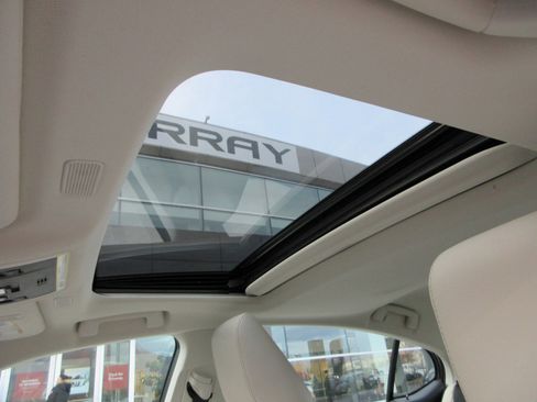 Used 2025 Lexus ES 300h w/ Premium Package image 17