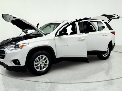 Certified 2021 Chevrolet Traverse LT FWD image 9