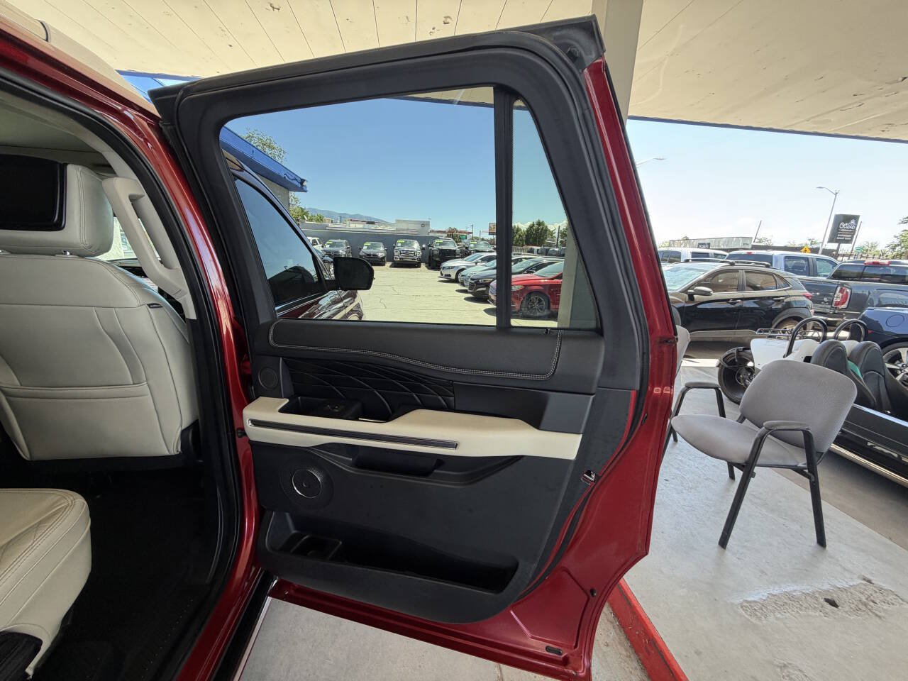 Used 2019 Ford Expedition Max Platinum RWD image 18