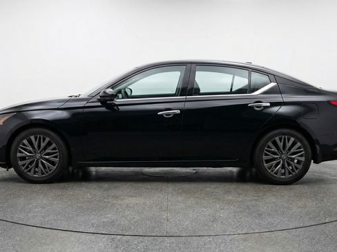 Used 2025 Nissan Altima 2.5 SV FWD image 5