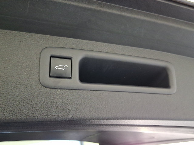 Certified 2020 Toyota Highlander XLE FWD image 38