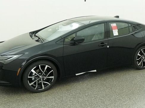 New 2026 Toyota Prius Plug-In Hybrid FWD image 2
