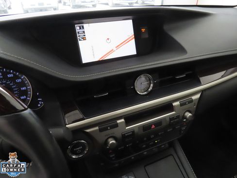 Used 2018 Lexus ES 300h w/ Luxury Package FWD image 17