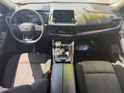 Used 2025 Nissan Rogue SV AWD/4WD image 10