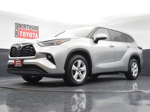 Used 2024 Toyota Highlander LE AWD/4WD image 33