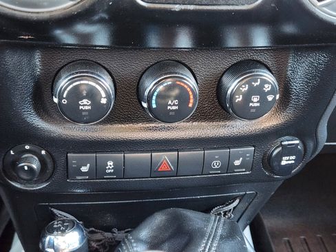 Used 2014 Jeep Wrangler Rubicon w/ Power Convenience Group image 18