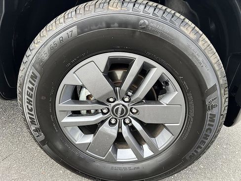 Certified 2025 Nissan Frontier SV image 13