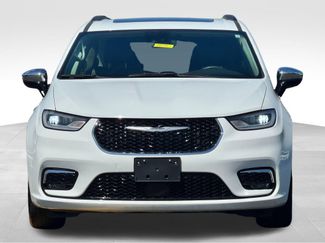Used 2023 Chrysler Pacifica Limited FWD video 2
