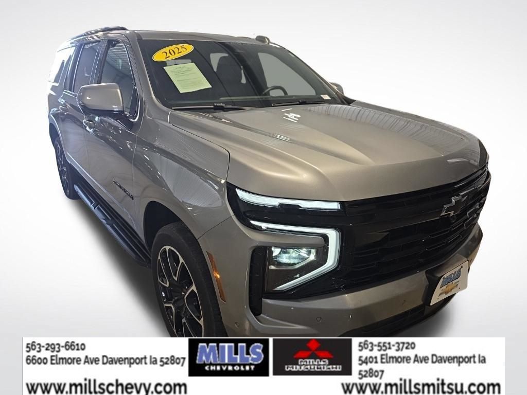 Used 2025 Chevrolet Suburban RST w/ Comfort Package AWD/4WD image 7