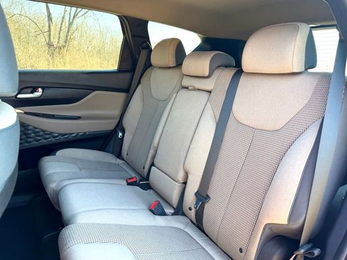 Used 2019 Hyundai Santa Fe SE image 19