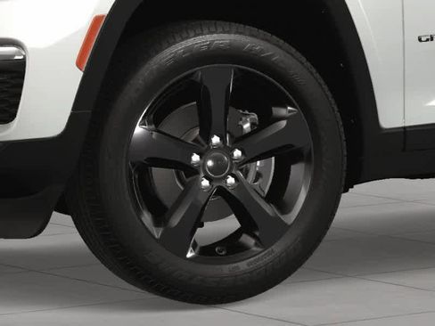 New 2025 Jeep Grand Cherokee Limited w/ Black Appearance Package image 10