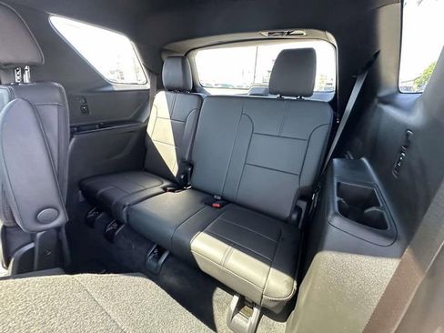 Certified 2023 Chevrolet Traverse RS AWD/4WD image 24