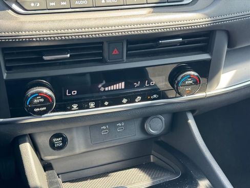 Certified 2024 Nissan Rogue SV FWD image 22