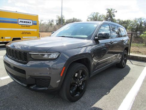 Used 2024 Jeep Grand Cherokee L Laredo image 2
