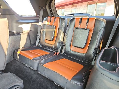 Used 2019 Ford Explorer XLT w/ XLT Desert Copper Package AWD/4WD image 17