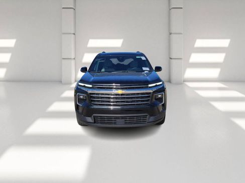 Certified 2025 Chevrolet Traverse LT image 2