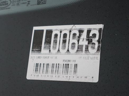 New 2025 Land Rover Range Rover SE image 37