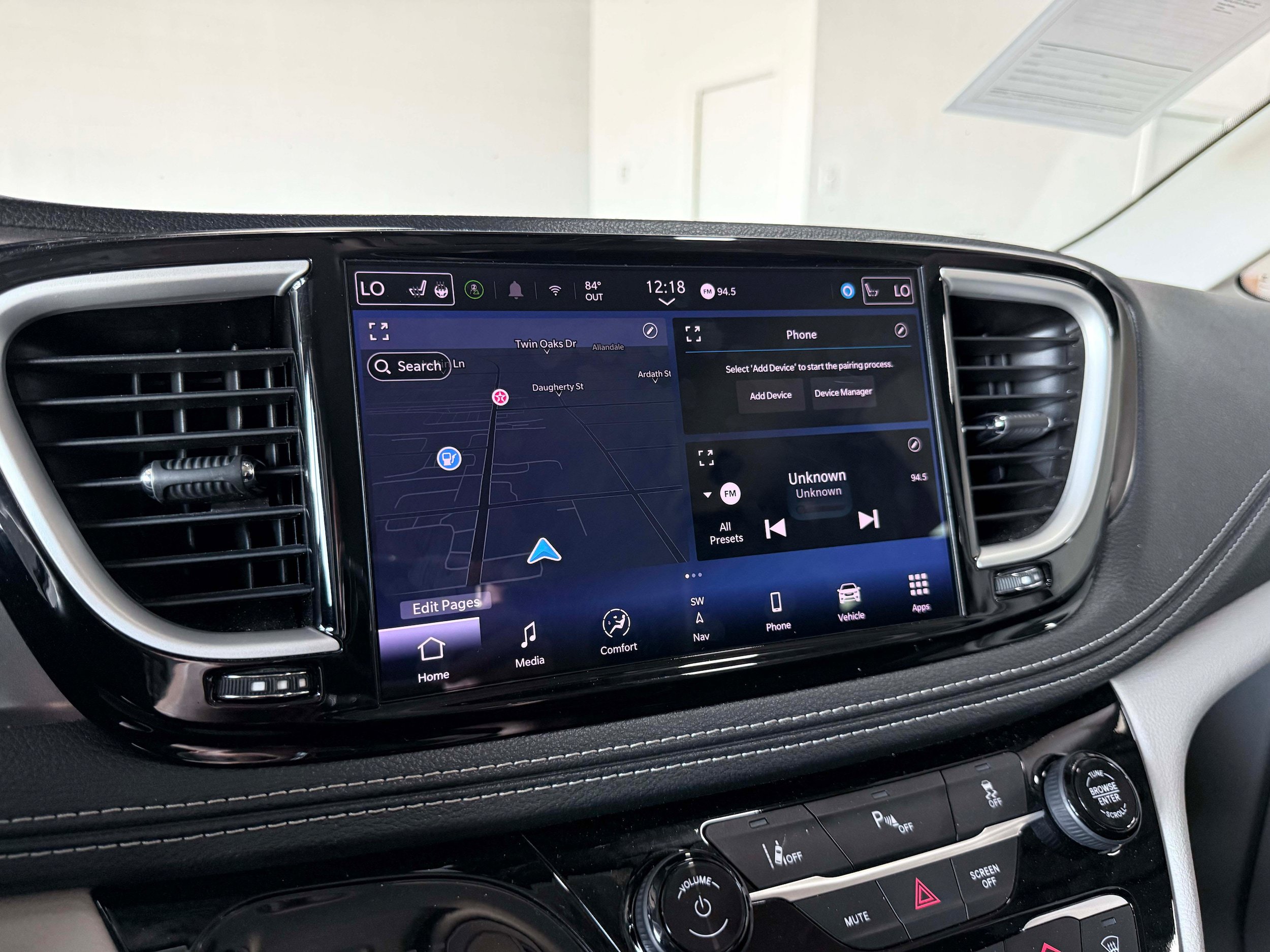 Used 2024 Chrysler Pacifica Limited FWD image 23