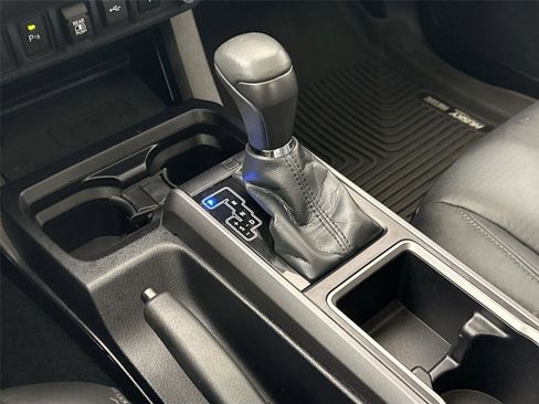 Used 2021 Toyota Tacoma TRD Sport w/ TRD Premium Sport Package AWD/4WD image 27