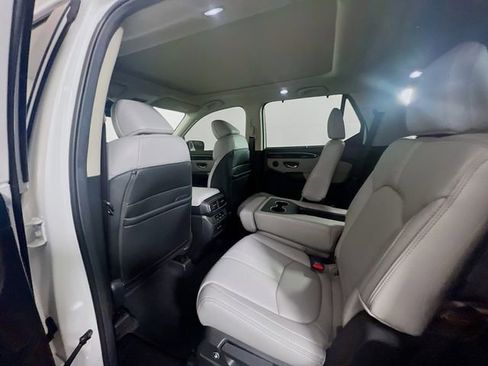 Used 2025 Honda Pilot Touring image 19