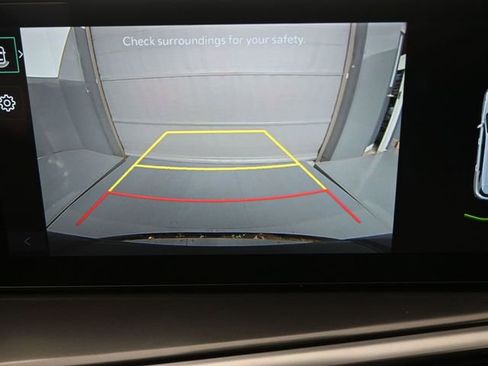 Used 2024 Kia Sorento S image 32