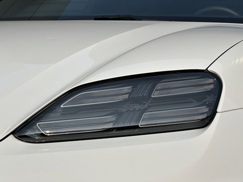 Certified 2024 Porsche Macan 4 Electric AWD/4WD image 15
