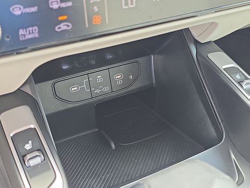 Certified 2025 Kia Sorento S w/ Panoramic Sunroof Package FWD image 28