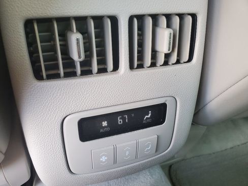 Used 2006 Cadillac DTS w/ Trunk Convenience Package image 26