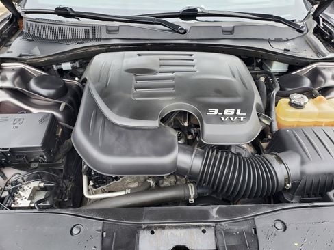 Used 2017 Dodge Charger SE w/ Popular Equipment Group image 9