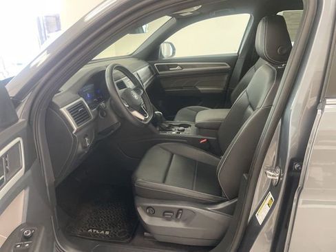 Certified 2023 Volkswagen Atlas Cross Sport SE image 7