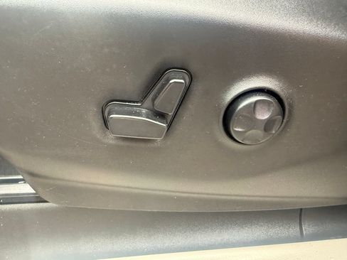 Used 2023 Chrysler Voyager LX FWD image 15