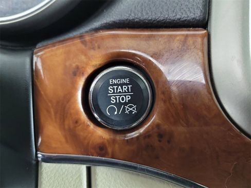 Used 2013 Jeep Grand Cherokee Limited w/ Luxury Group II image 30