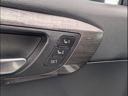 Used 2020 Toyota Highlander Limited image 15