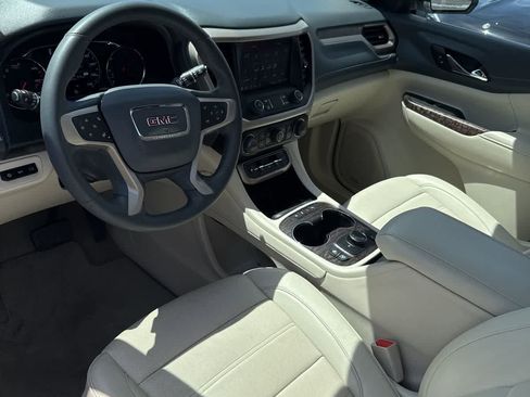 Used 2023 GMC Acadia Denali image 9