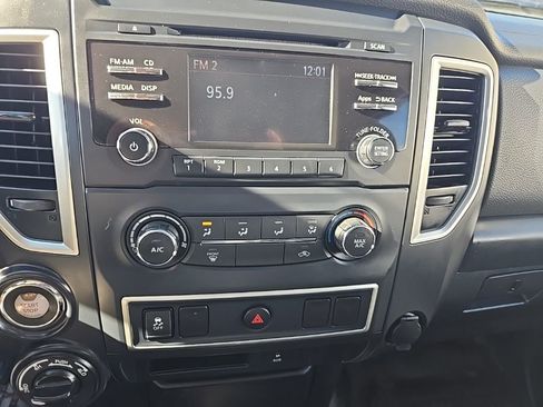 Used 2017 Nissan Titan S image 19