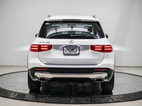 Used 2026 Mercedes-Benz GLB 250 image 3