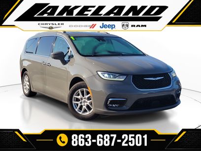 Used 2021 Chrysler Pacifica Touring-L w/ Uconnect Theater Family Group