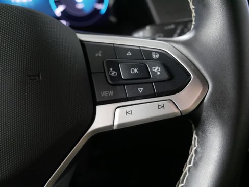 Certified 2025 Volkswagen Atlas Cross Sport SE image 28