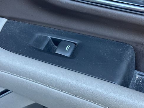 Used 2024 Chevrolet Suburban LT image 23