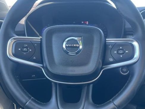Used 2025 Volvo XC40 B5 Core w/ Climate Package image 11