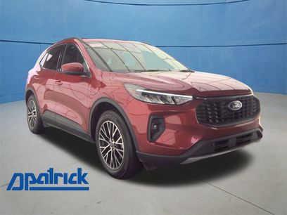 Used 2025 Ford Escape SE w/ Class II Trailer Tow Package