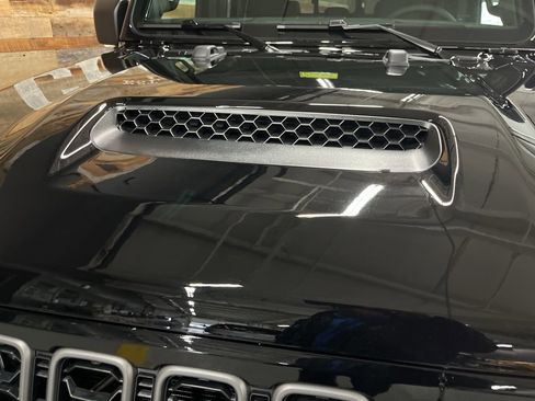 New 2026 Jeep Gladiator Sport image 8