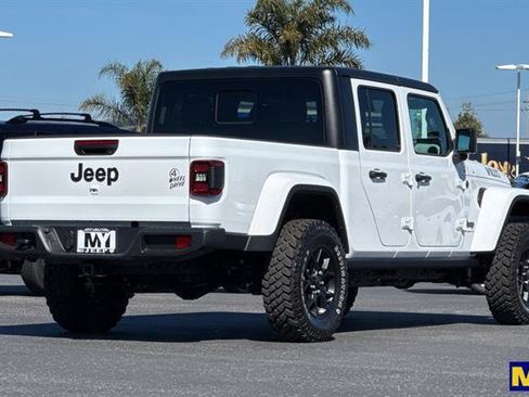 Used 2025 Jeep Gladiator Willys image 4