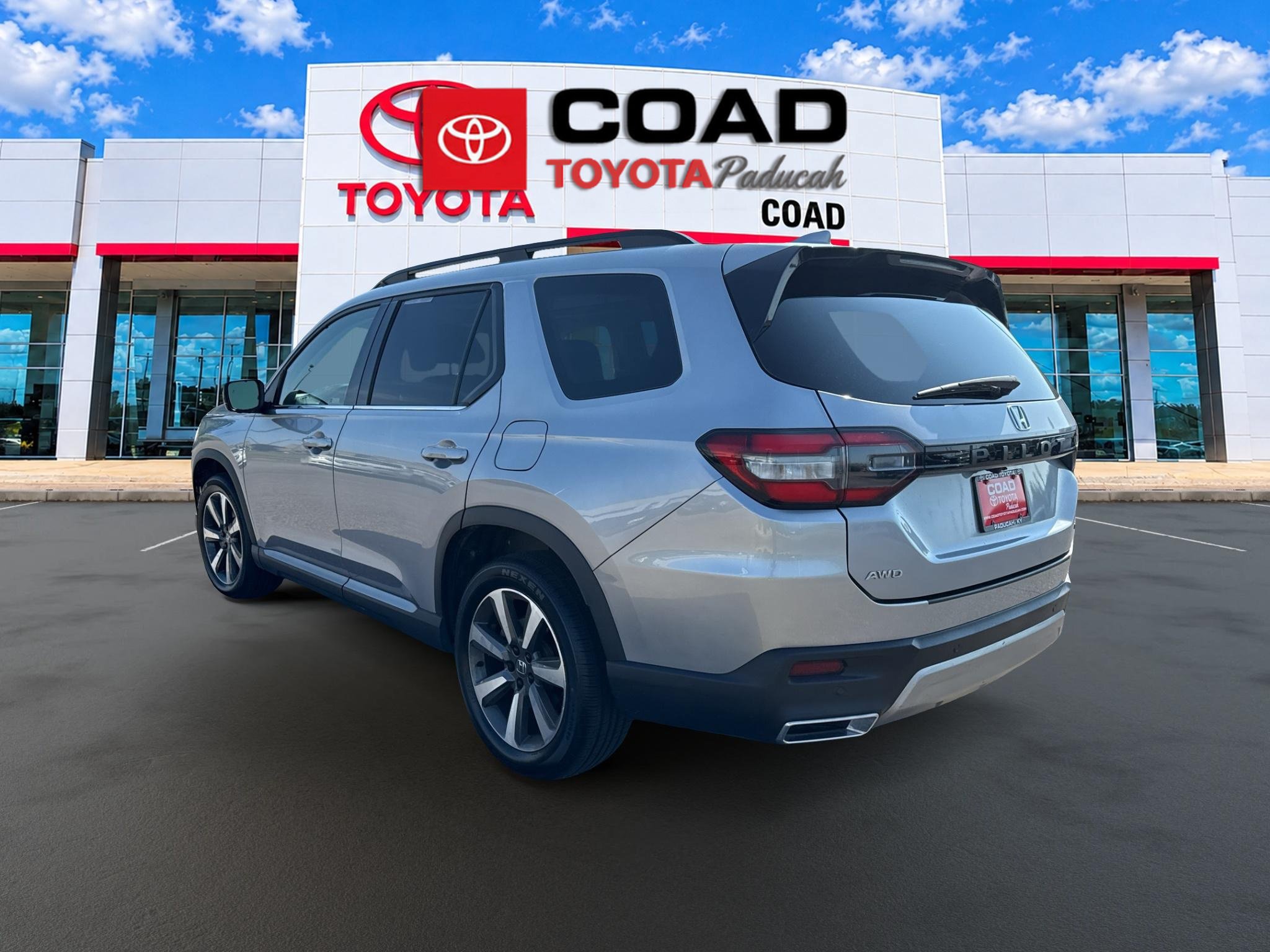 Used 2023 Honda Pilot Elite image 3