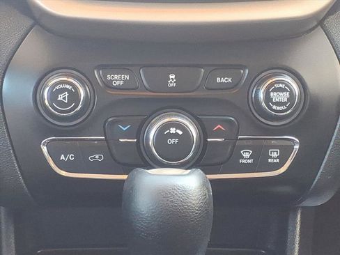 Used 2015 Jeep Cherokee Latitude image 7