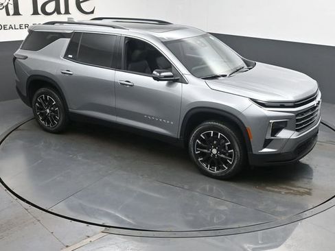 New 2026 Chevrolet Traverse LT w/ Enhanced Driving Package FWD image 17