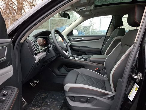 New 2026 Volkswagen Atlas Peak Edition image 7