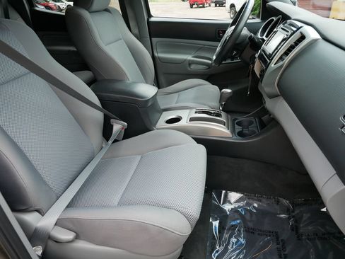 Used 2015 Toyota Tacoma 4x4 Double Cab w/ TRD Sport Package image 9
