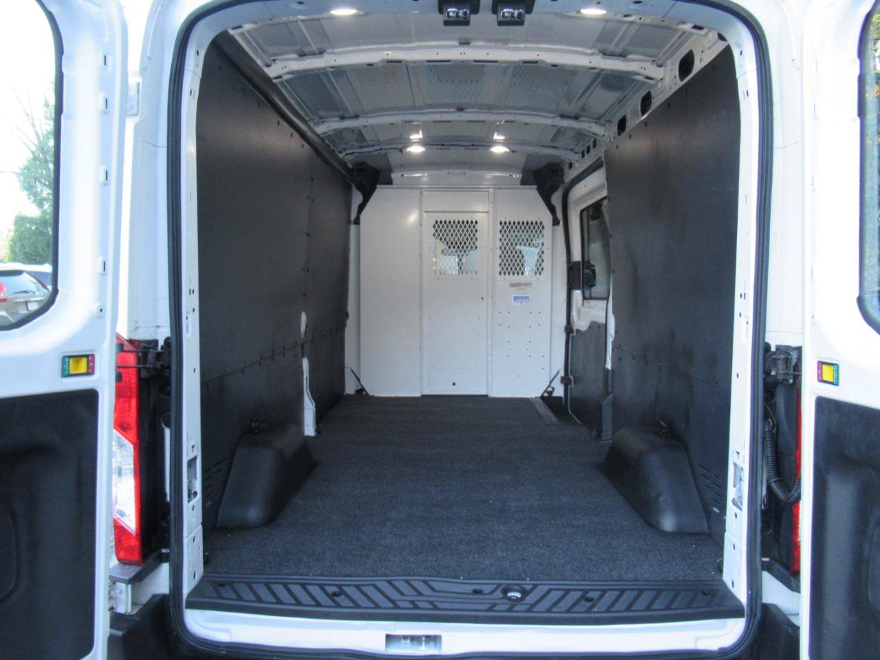 Used 2018 Ford Transit 250 148 Medium Roof RWD image 9