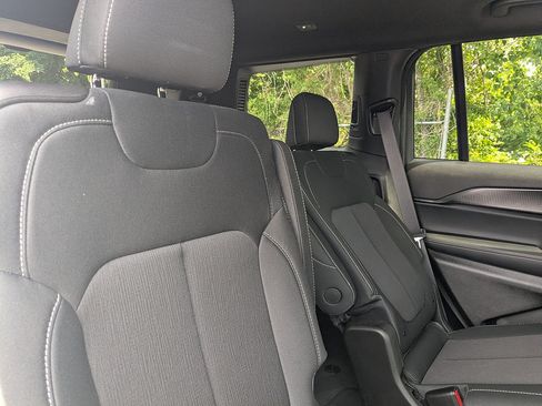 Used 2025 Jeep Grand Cherokee L Laredo w/ Luxury Tech Group I RWD image 31